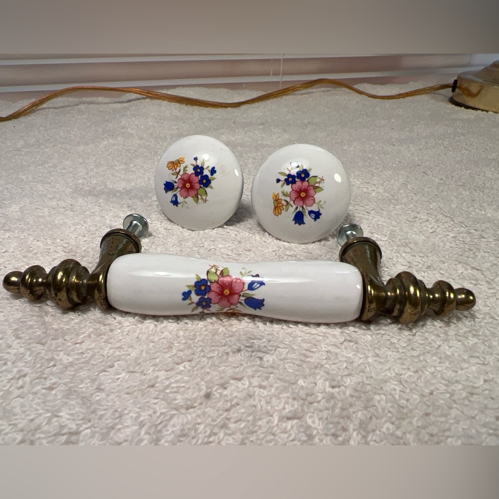 1 FLORAL Porcelain Cabinet Cupboard Drawer Pull & 2 Knobs With Screws